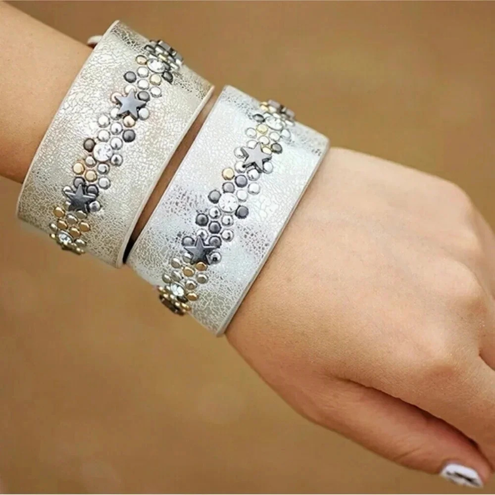 Silver Leather Star Rivet Cuff - Picture 2 of 4